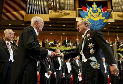 Raymond Davis recieves Nobel Prize