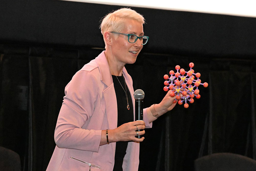 photo of scientist Sara Mason speaking to audience