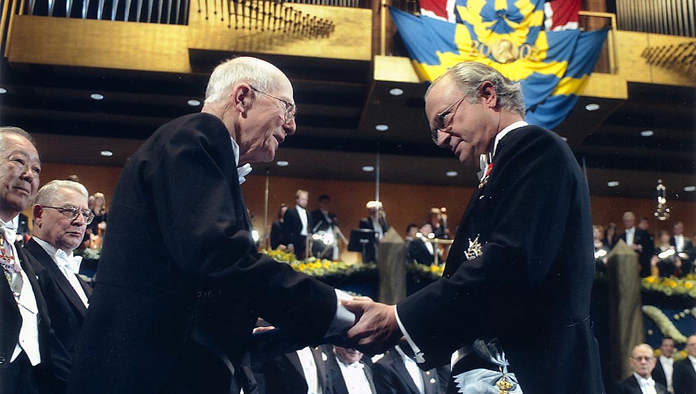 photo of Davis recieveing the Nobel Prize