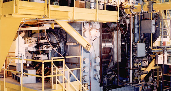 80-inch bubble chamber