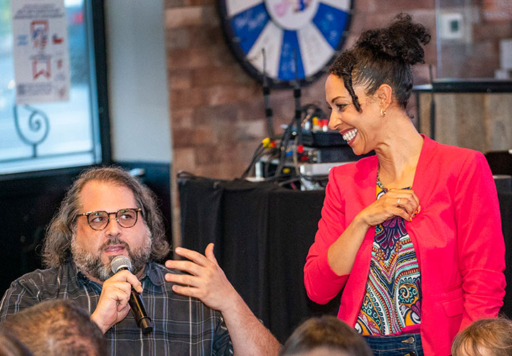 A Pubsci crowd member asks the panelists a question