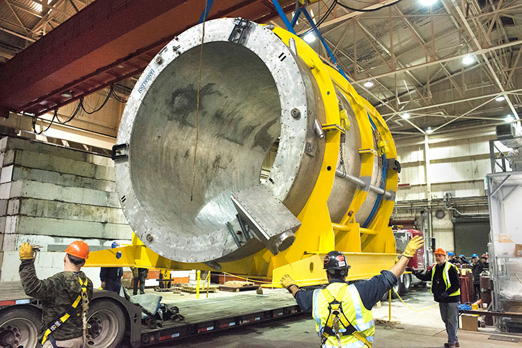 Crews deliver 20-tom cylindrical magnet