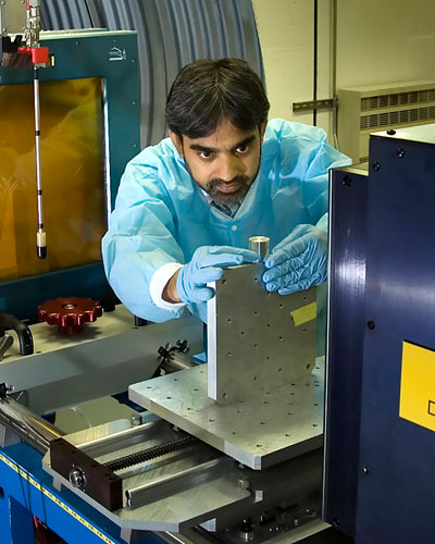 photo of man aligning a sample