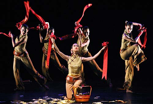 Photo of the Taipei Folk Dance Theater