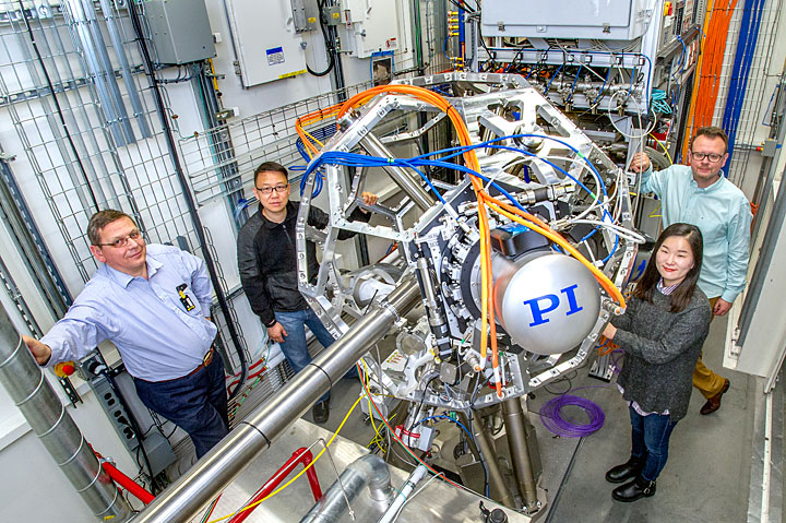 Brookhaven scientists at NSLS-II beamline 8-ID