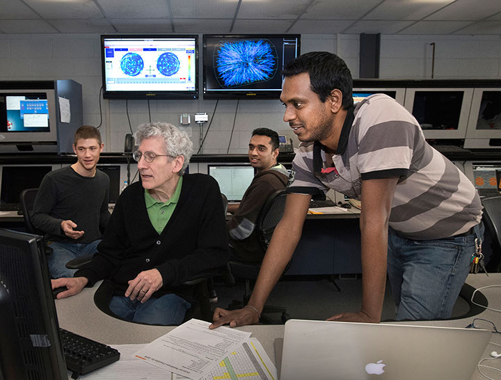 Photo of the STAR control room