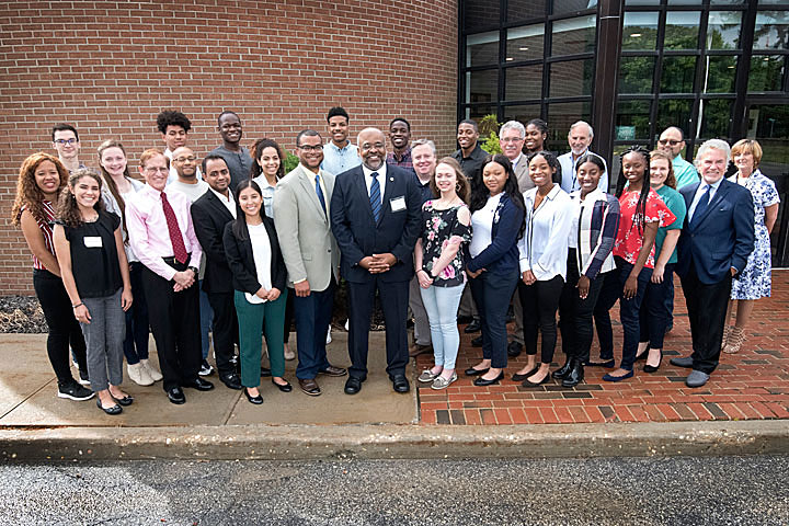 20 STEM undergraduates came to Brookhaven Lab