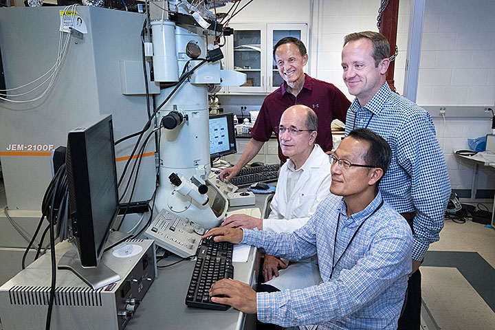 Myung-Geun Han, Ivan Bozovic, Yimei Zhu, and Anthony Bollinger