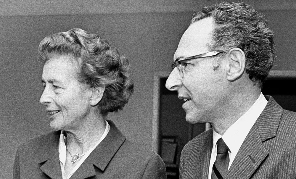 alt="Photo of Gertrude Scharff-Goldhaber and Maurice Goldhaber"