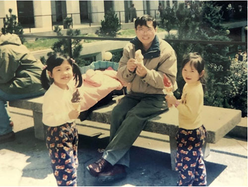 Photo of Wang (left) with her father and younger sister
