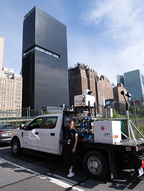 Photo of Katia Lamer with the mobile observatory in Manhattan