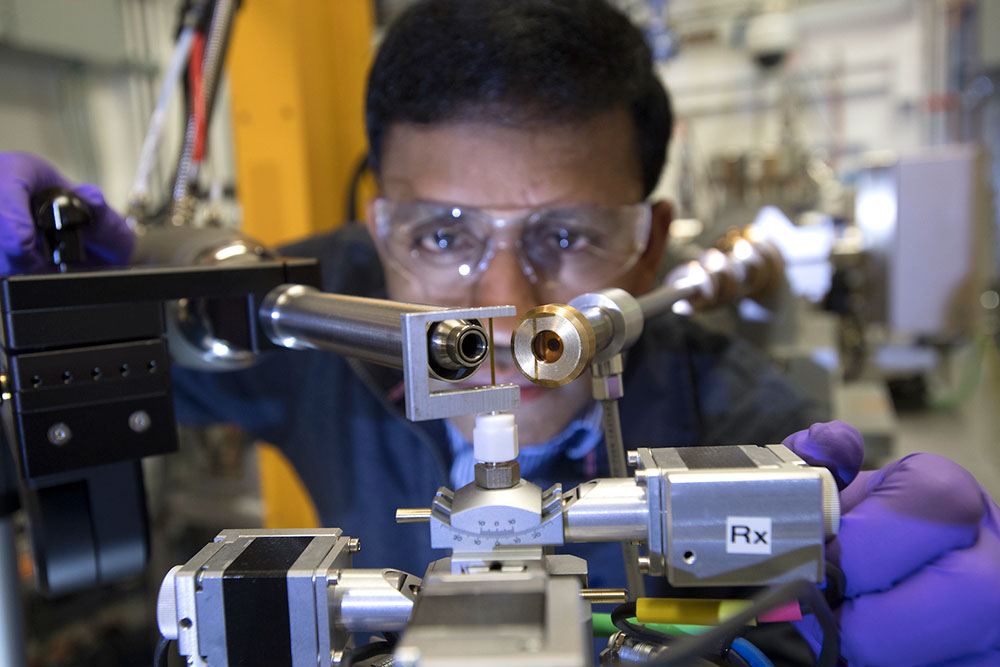 Photo of Milinda Abeykoon aligning a sample holder for high-speed measurements