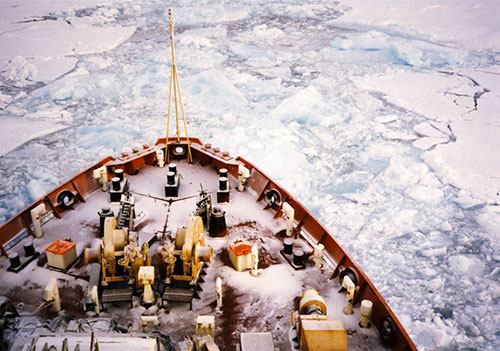 Photo of Des Groseilliers surrounded by ice