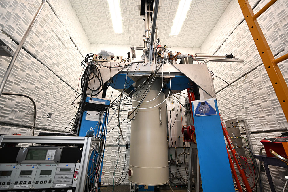 spectroscopic imaging scanning tunneling microscope