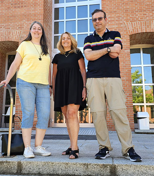 Theorists Estefanía Fernández-Villanueva, Vero´nica Ganduglia-Pirovano, and Pabl