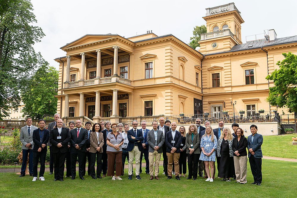 Group photo of the EIC Resource Review Board