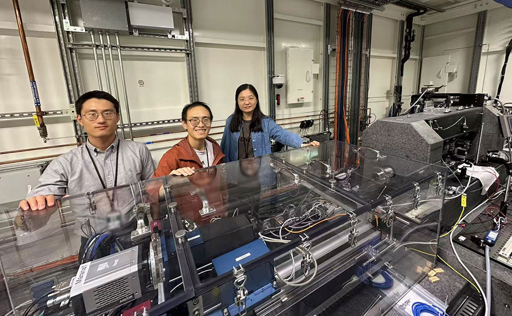 Scientists at FXI beamline