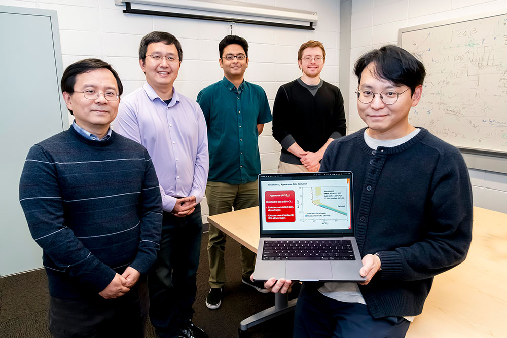 Chao Zhang, Xin Qian, Bannanje Nitish Nayak, Sergey Martynenko, and Jay Hyun Jo display experiment r