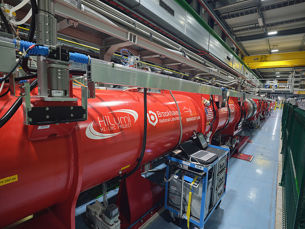 A cryostat holding magnets from Brookhaven Lab