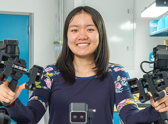 Jasmin Lin operates a robot in Brookhaven Lab's Scientific Embodied Agents Lab.